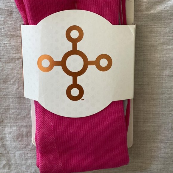 Tommie Copper- Women's Core Performance Over the Calf Compression Socks- 7-9.5 - Picture 2 of 4